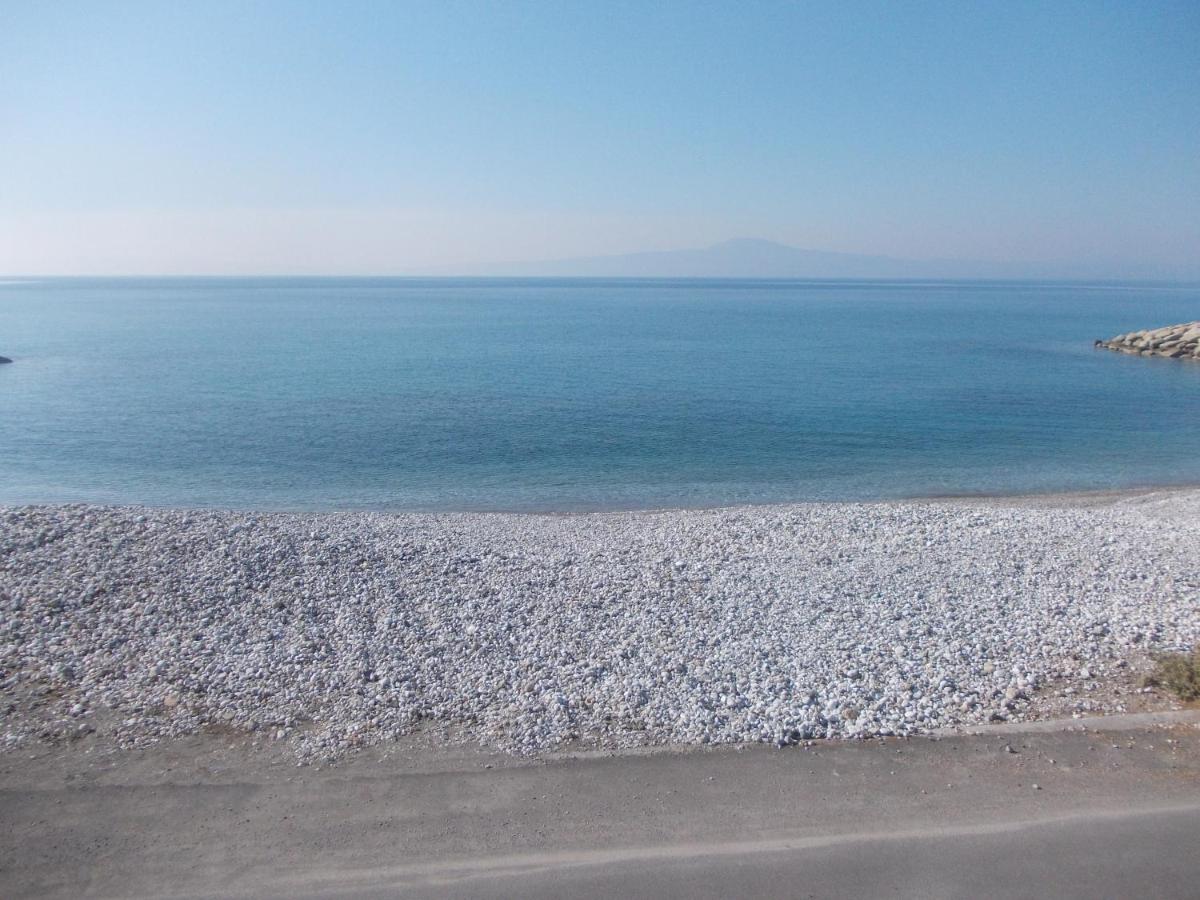 Akrogiali Beach Apartments エクステリア 写真